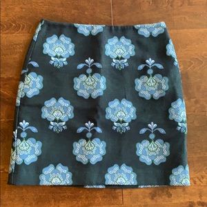 Loft size 4 floral print skirt. It was worn once.
